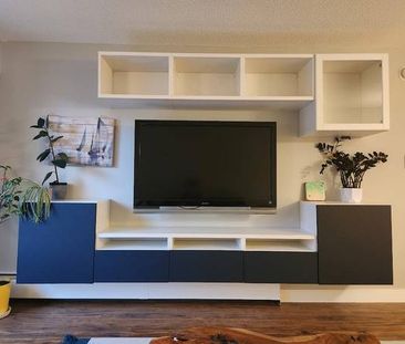 Spacious 1 bedroom, a block to Kits beach - Photo 1