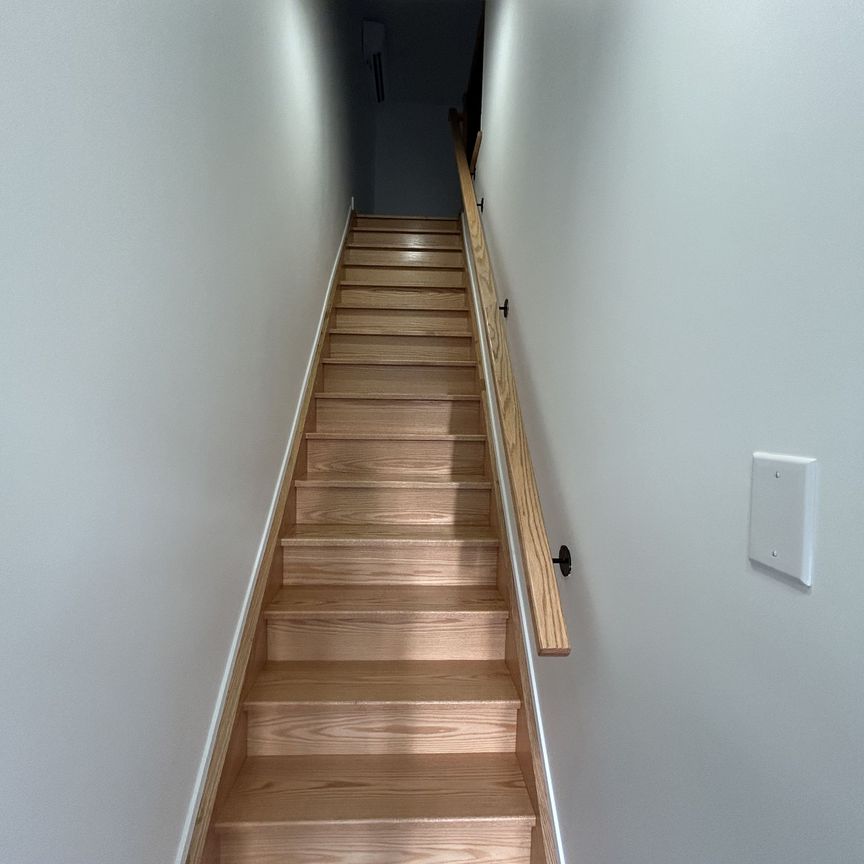 For Lease - 137 Curzon Street Unit# 3, Toronto, Ontario - Photo 1