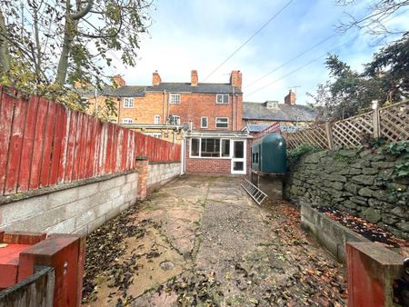 3 bedroom end of terrace house to rent - Photo 2