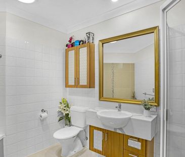 Spacious Executive Townhouse with Uninterrupted Lake Views - Photo 6