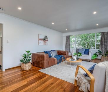 52 Kiwi Crescent, Tawa - Photo 1