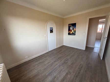 Location Appartement 4 pièces 89m² - Photo 3