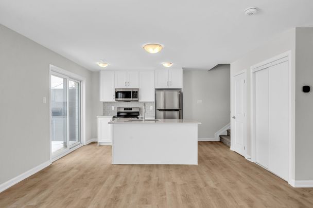 For Lease - 1627 Creekway Private, Kanata, Ontario - Photo 1