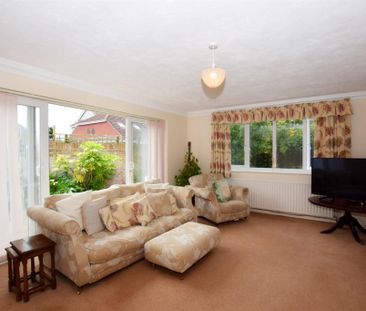 3 bedroom detached bungalow to rent - Photo 2