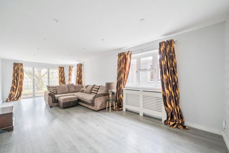 4 bedroom link detached house to rent - Photo 3