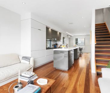 Multilevel Family Home with Sweeping City and Harbour Bridge Views - Photo 6