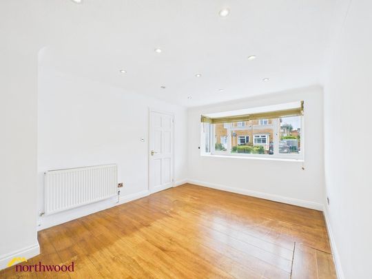 4 bedroom semi-detached house to rent - Photo 1