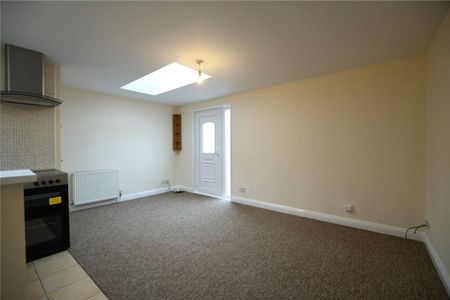 2 Bed Flat To Rent - Photo 2