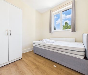 London Road, Isleworth, Middlesex, TW7 - Photo 2