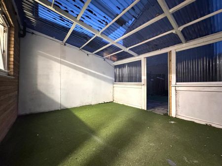 4 bedroom terraced house to rent - Photo 5