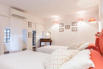 Center-Historic Jewish Quarter: Elegant apartment situated in beautiful Palazzo Nobiliare. Entrance, spacious living with original wood frescoed ceilings, large modern dining and kitchen, 4 bedrooms, 4 Baths, small terrace. #1527