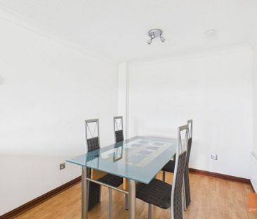4 bedroom end of terrace house to rent - Photo 6