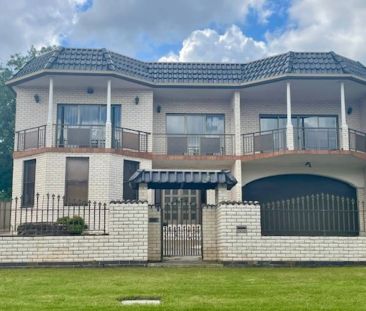 Grand 3 Bedroom + Study Home in Quiet Street - Photo 1