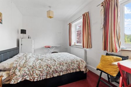 4 bedroom semi-detached house to rent - Photo 4