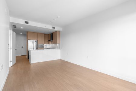 699 Whiting Way #2004, Coquitlam, BC V3J0N7 - Photo 3