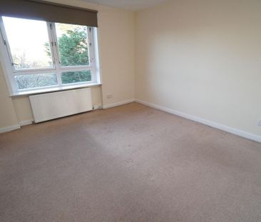 3 bedroom flat to rent - Photo 2