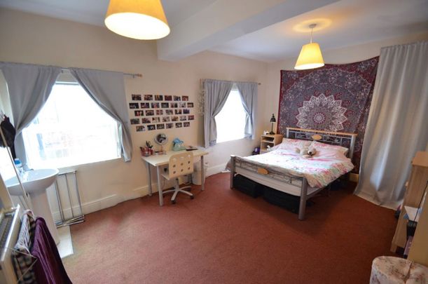 9 Bed - 42 Hanover Square, Leeds - LS3 1BQ - Student - Photo 1