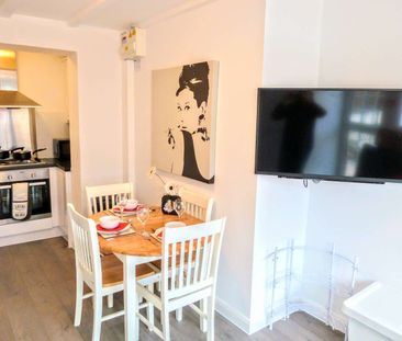 Garendon Gardens Room 5 - Photo 3