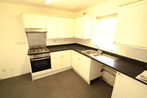 2 bedroom Terraced House - Photo 1