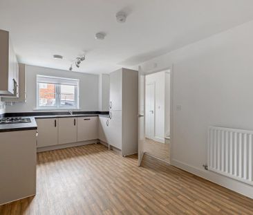 3 bedroom end of terrace house to rent - Photo 2