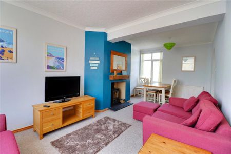 4 bedroom end of terrace house to rent - Photo 2