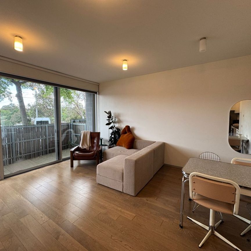 Modern Apartment in the Heart of Blackburn! - Photo 1