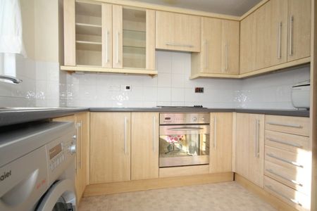 Hallington Close, Woking - Photo 5