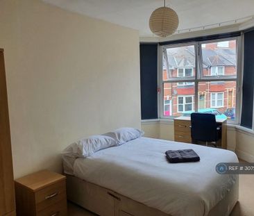 6 bedroom semi-detached house to rent - Photo 6