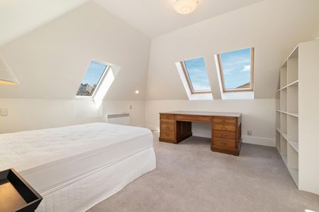 Large home in central Queenstown - Photo 5
