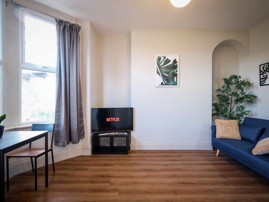 Modern second floor apartment situated next to Lancaster Castle Flat D - Photo 1