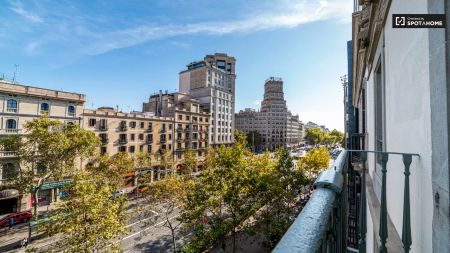 Room in a shared 8-bedroom apartment for rent in la Dreta de l'Eixample, only females. - Photo 2