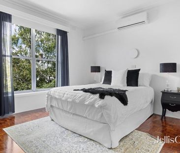 Central Fully Furnished Apartment – How Convenient! - Photo 4