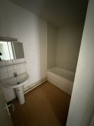 Location Appartement 4 pièces 65m² ST DENIS 97400 - Photo 4