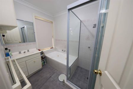 Charming Home in Prime Tumut Location - 13 Martin Place - Photo 5