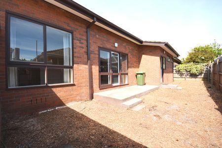 Low Maintenance Living in the Heart of Elsternwick - Photo 4