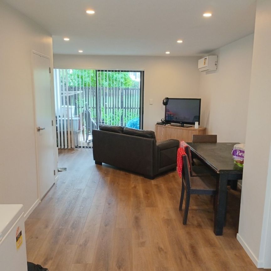 Magical in Mangere Bridge - Photo 1