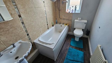 1 bedroom in a house share to rent - Photo 5