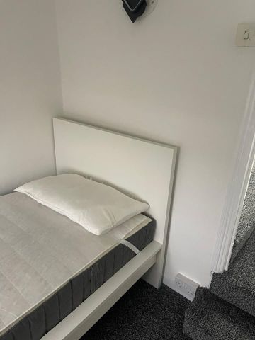 Room in a Shared House, The Drive, CR7 - Photo 2