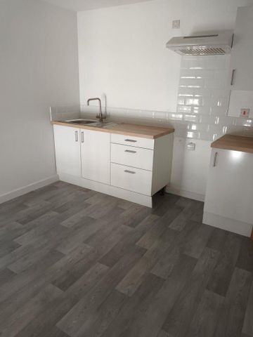 2 bedroom semi-detached house to rent - Photo 2