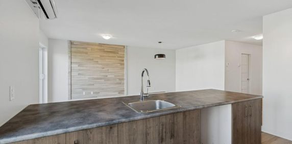 4 1/2 récent et rénové ! Prêt maintenant ! - Photo 2