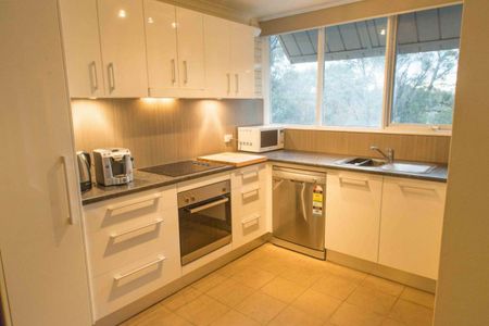 2 Bed + Study, convenience at your doorstep. Fully furnished and equipped. - Photo 4