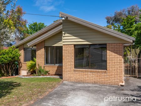 Convenient Family Home - Photo 5
