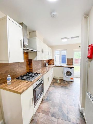 5 bedroom terraced house to rent - Photo 5