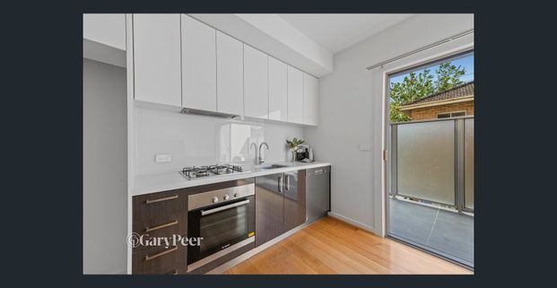 Marvelous on Murrumbeena - 1st Floor Apartment - Photo 1