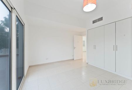 Elegant Villa | Spacious Layout | Private Pool - Photo 4