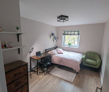 Room in a Shared Flat, Rochfort House, SE8 - Photo 2