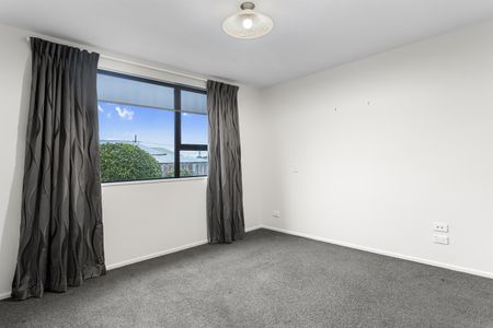 Modern Two Bedroom Unit - Photo 3