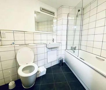 The Crescent, Newquay, TR7 - Photo 1