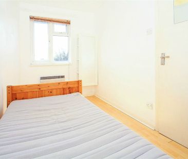 2 bed end of terrace house to rent in Bosanquet Close, Uxbridge, UB8 - Photo 6