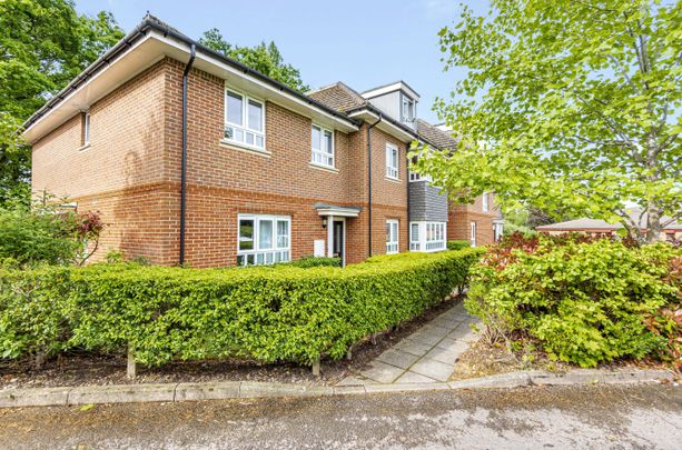 Beaumaris Parade, Balmoral Drive, Frimley, Camberley, GU16 - Photo 1